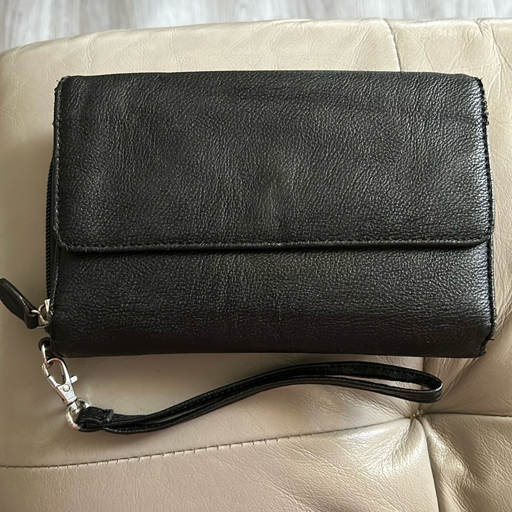 Black wristlet wallet